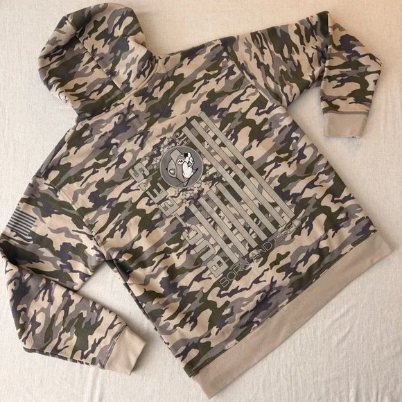 Buc-ee's Camo Hoodie Mens Large Born and Bred Graphic Camouflage Pullover large - Picture 2 of 7